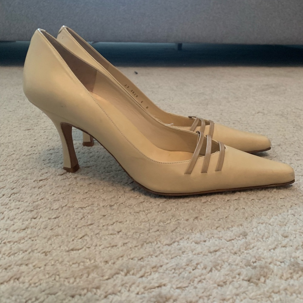 Martinez Valero cream leather pumps